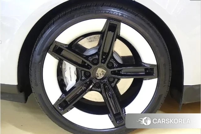 Porsche Taycan id 3745324 из Кореи 14