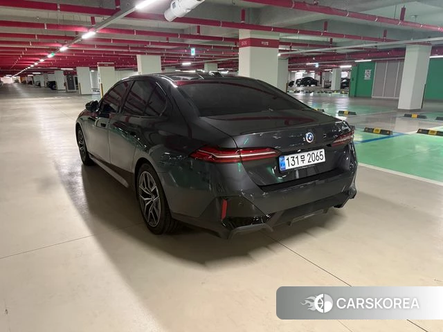 BMW 5 Series (G60) 2026 Серый из Кореи, фото 4