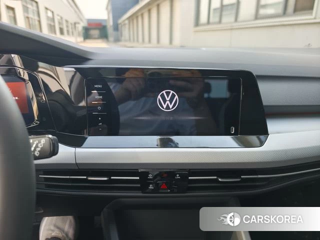 Volkswagen Golf 2024 Белый из Китая, фото 5