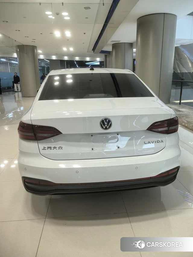 Volkswagen Lavida 2023 Белый из Китая, фото 4