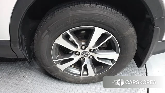 Toyota RAV4 id 3593302 из Кореи 14