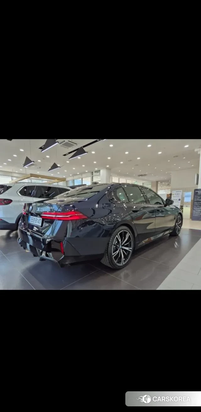 BMW 5 Series (G60) 2025 Черный из Кореи, фото 4