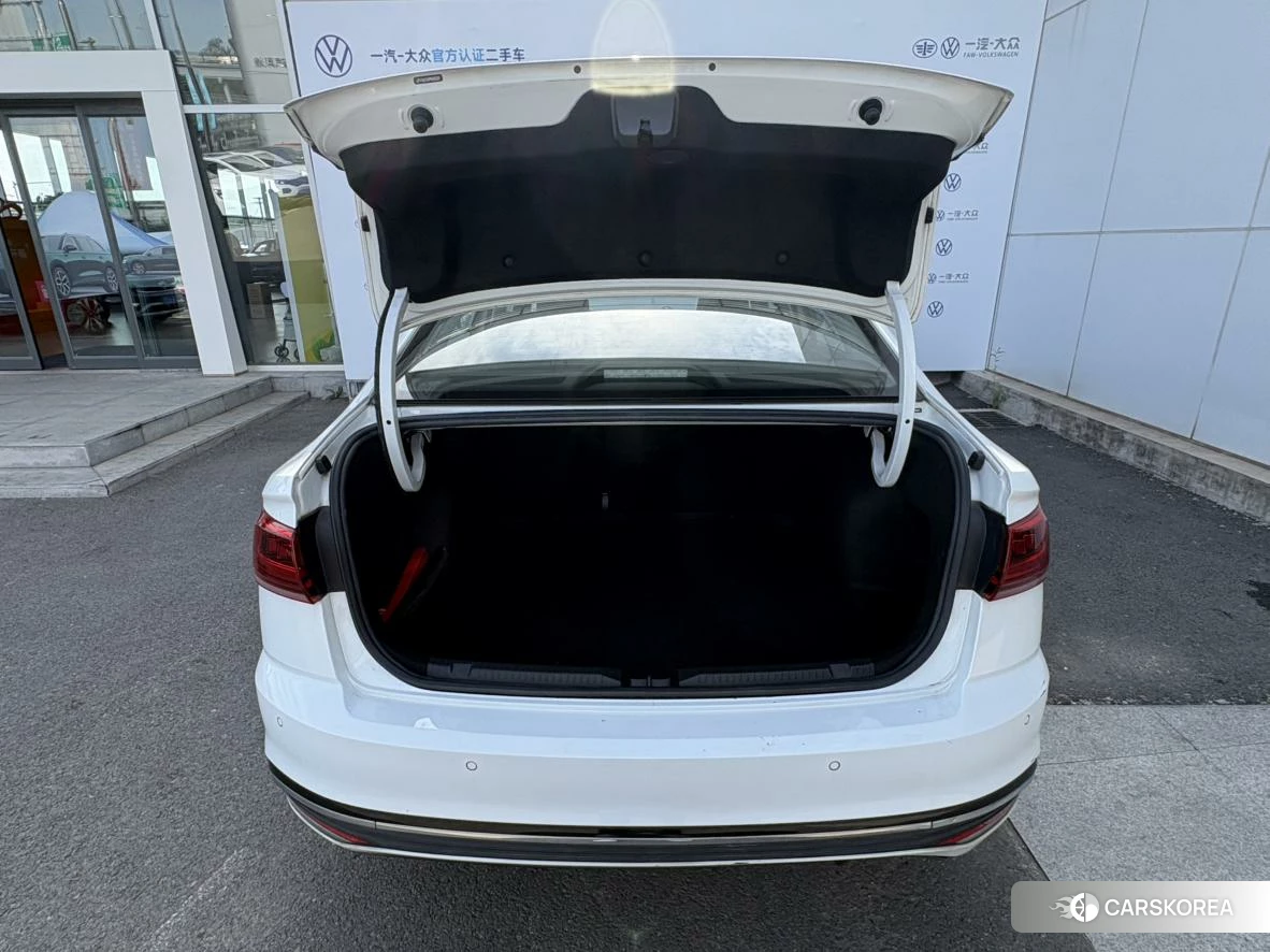 Volkswagen Bora 2022 Белый из Китая, фото 6