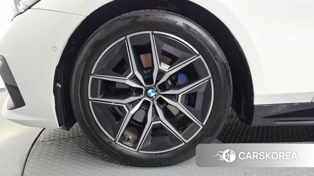 BMW 5 Series (G60) id 4715156 из Кореи 30