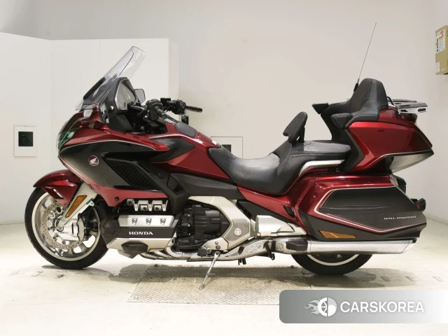 Проданный Honda GL1800 TOUR DCT 2018 из Японии
