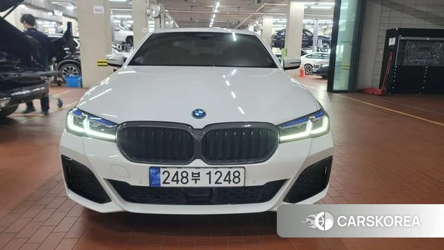 BMW 5 Series (G30) 2023 Белый из Кореи, фото 4