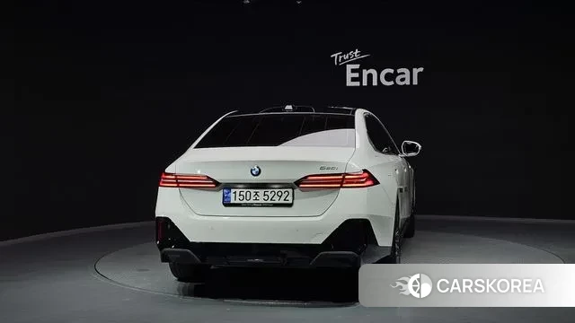 BMW 5 Series (G60) id 3388567 из Кореи 14