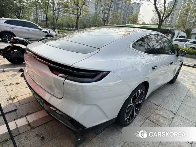 Geely Galaxy Galaxy E8 2025 Серебристо-серый из Китая, фото 4