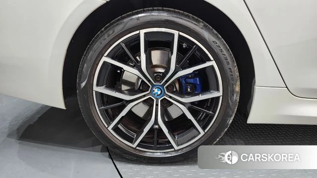 BMW 5 Series (G30) id 4195439 из Кореи 28