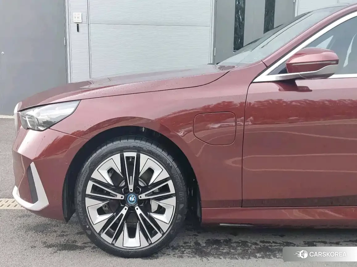 BMW i5 id 4659904 из Китая 8