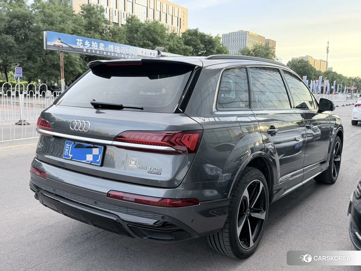 Audi Q7 2020 Темно-серый из Китая, фото 6