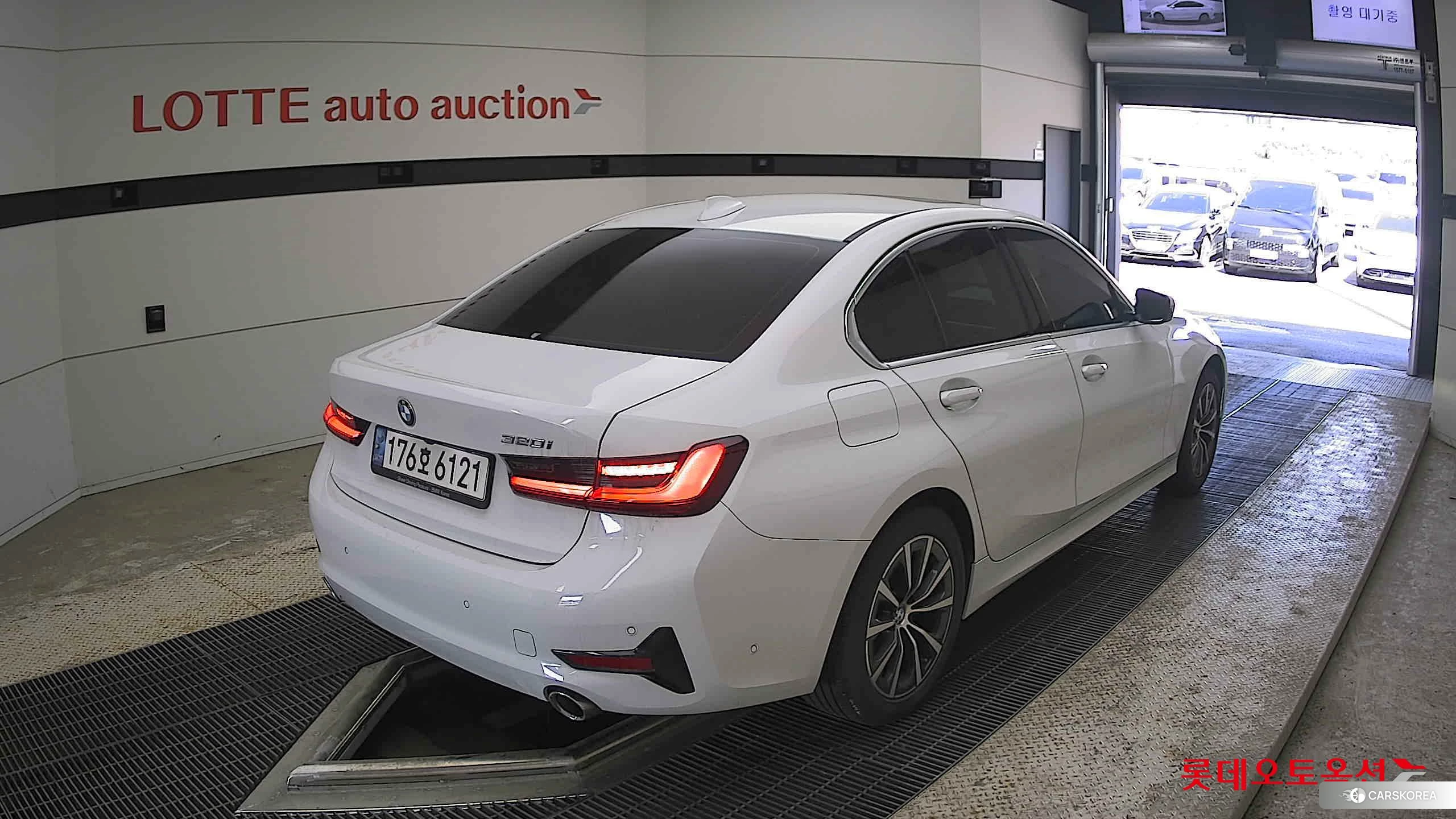 BMW  320i id 4296951 из Кореи 31