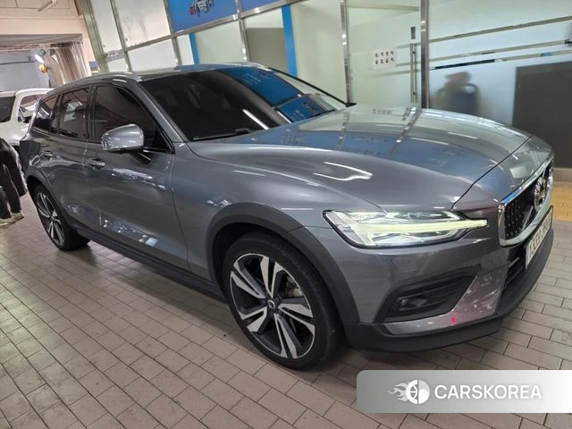 Volvo V60 Cross-Country 2nd Generation 2021 Серый из Кореи, фото 4
