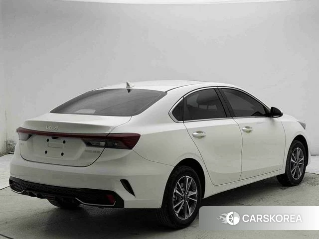 Kia K3 2023 Белый из Китая, фото 4