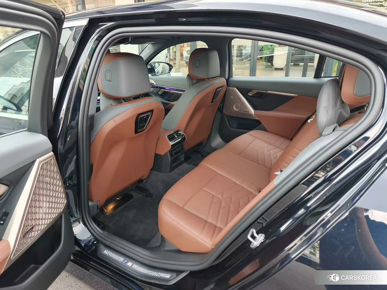 BMW 5 series 2024 Черный из Китая, фото 4