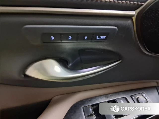 Lexus ES300h 7th generation 2023 Серый из Кореи, фото 4