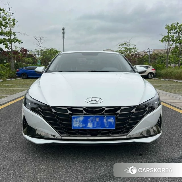 Hyundai Elantra 2023 Белый из Китая, фото 4