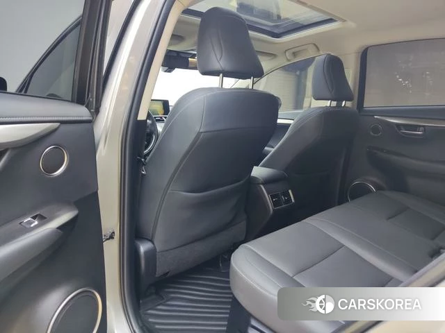 Lexus NX id 4298360 из Китая 15
