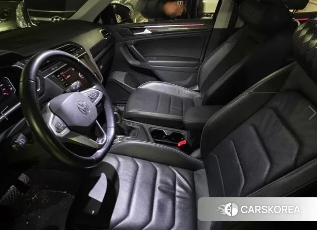 Volkswagen Tiguan second Generation 2021 Черный из Кореи, фото 6