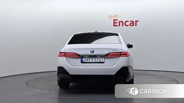 BMW 5 Series (G60) id 3696205 из Кореи 14