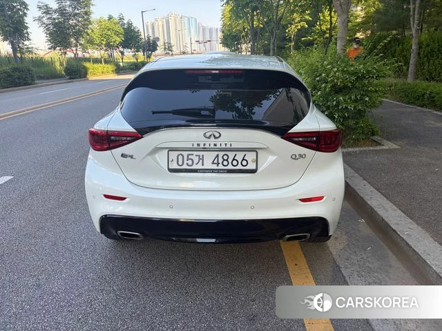 Infiniti Q30 id 4419787 из Кореи 9