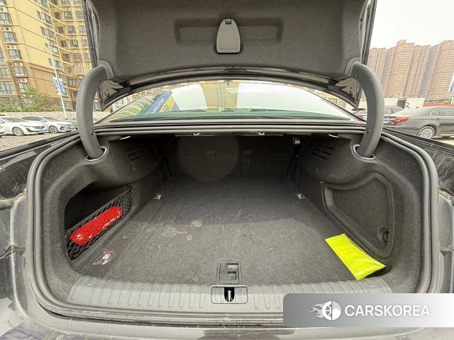 Audi A7L id 4307095 из Китая 10