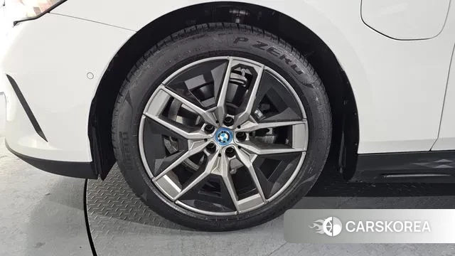 BMW 5 Series (G60) id 3610048 из Кореи 14