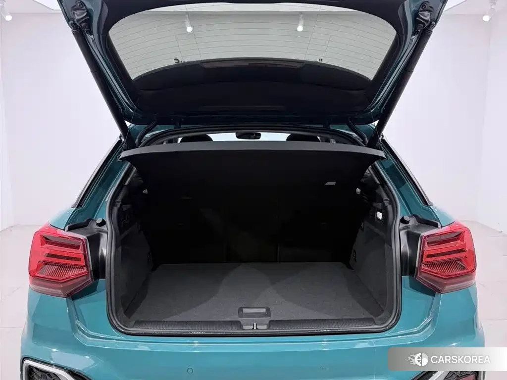 Audi Q2L id 4545708 из Китая 9