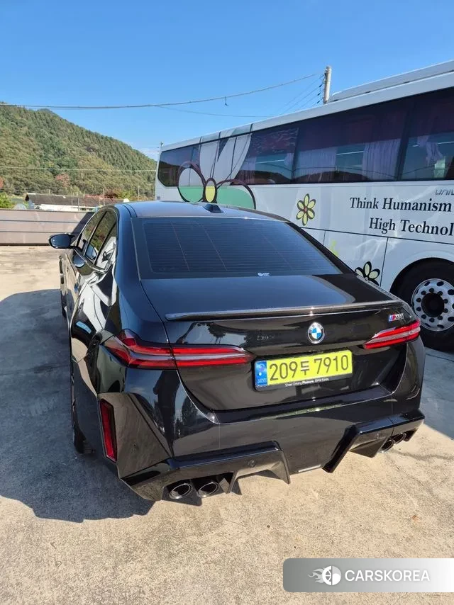 BMW M5 (G90) 2025 Черный из Кореи, фото 4