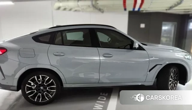 BMW X6 (G06) 2024 Серебристо-серый из Кореи, фото 4