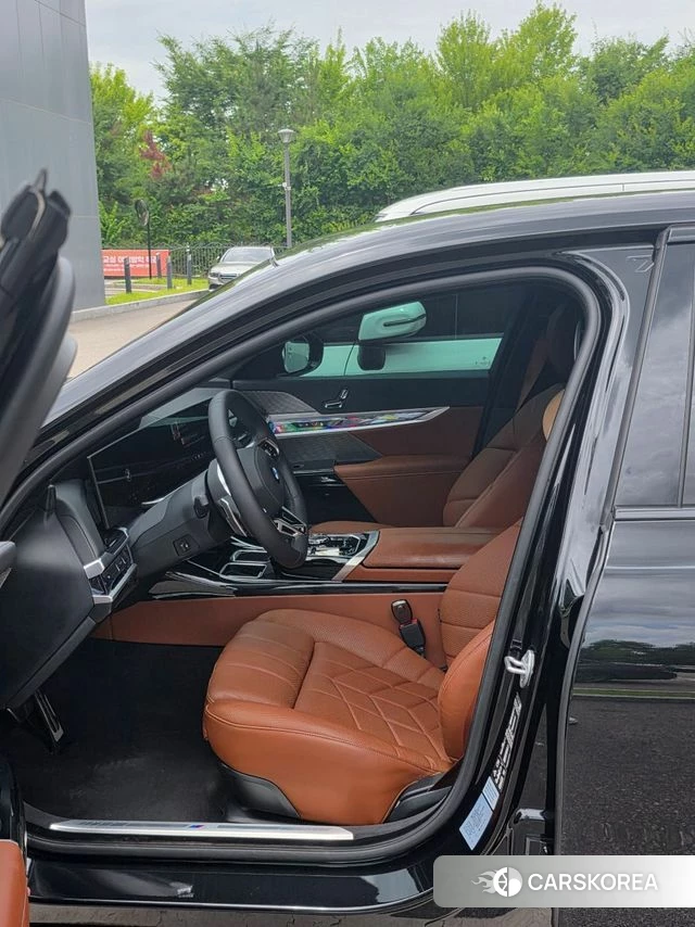BMW 7 Series (G70) 2025 Черный из Кореи, фото 4