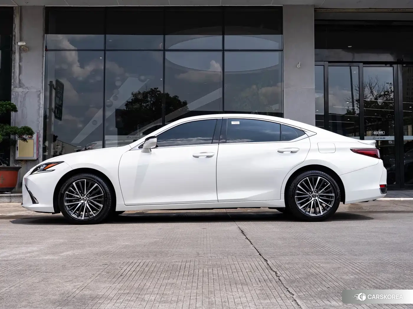 Lexus ES id 4686062 из Китая 16