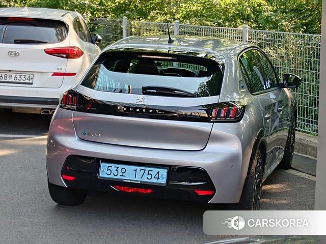 Peugeot e-208 second Generation 2022 Серебристо-серый из Кореи, фото 4