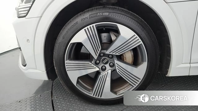 Audi e-Tron id 4476094 из Кореи 31