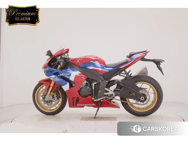 Проданный Honda CBR1000RR-R FIREBLADE SP 2023 из Японии, фото 2