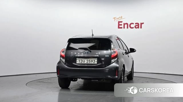 Toyota Prius C id 3834858 из Кореи 14