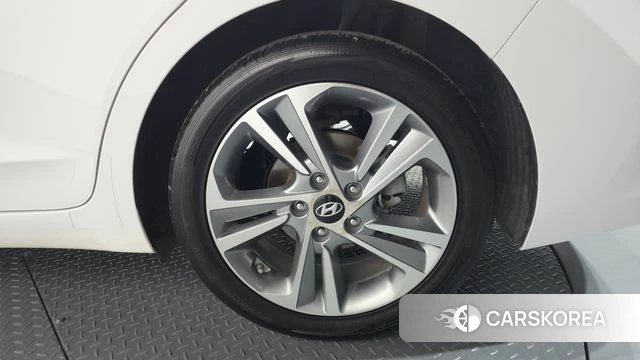 Hyundai Avante AD id 3796284 из Кореи 14