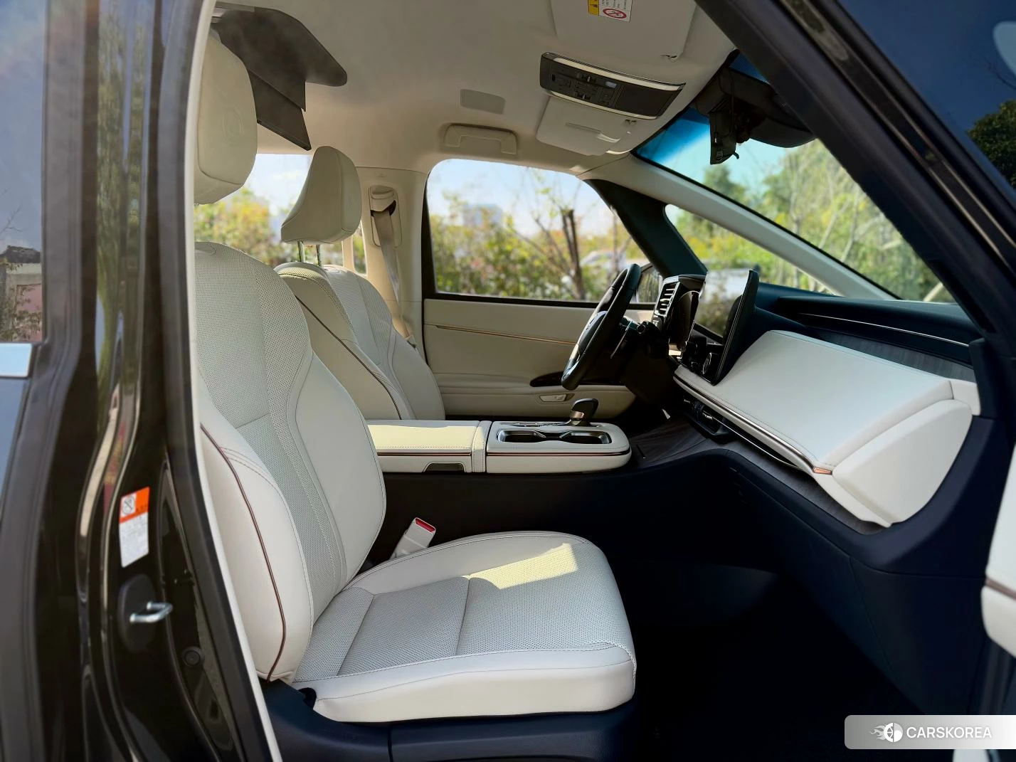 Lexus LM id 4452645 из Китая 20
