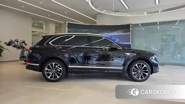 Bentley Bentayga 2025 Черный из Кореи, фото 5