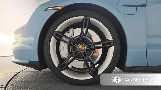 Porsche Taycan id 4489227 из Кореи 29