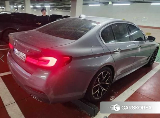 BMW 5 Series (G30) 2023 Серебристо-серый из Кореи, фото 6