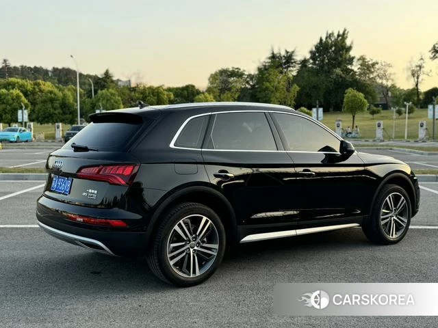 Audi Q5L 2021 Черный из Китая, фото 6