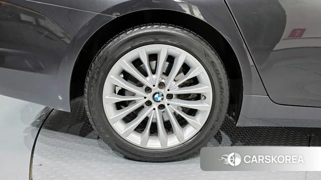 BMW 5 Series (G30) id 4294939 из Кореи 29