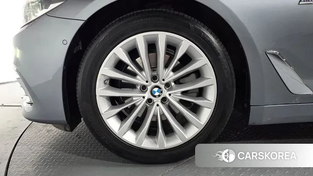 BMW 5 Series (G30) id 3460248 из Кореи 14