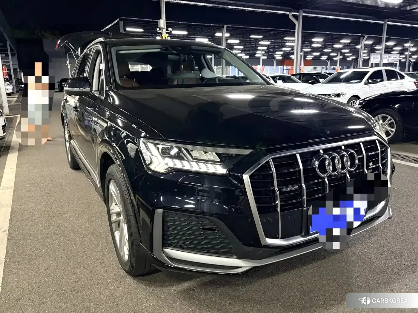 Audi Q7 2021 Черный из Китая, фото 4