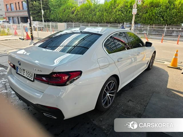 BMW 5 Series (G30) 2023 Белый из Кореи, фото 4