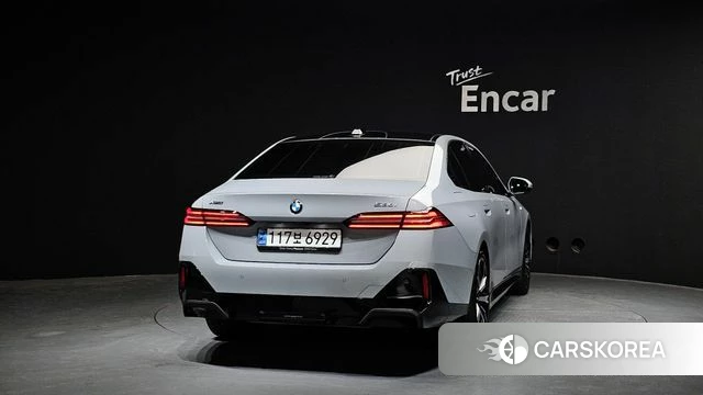 BMW 5 Series (G60) id 3831441 из Кореи 14