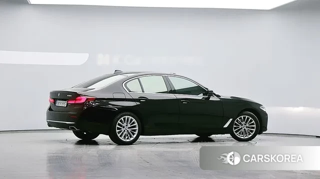 BMW 5 Series (G30) id 3350123 из Кореи 14