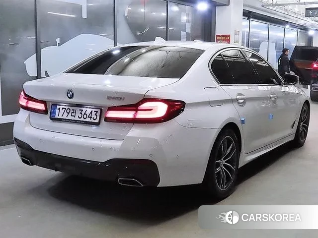 BMW 5 Series (G30) 2022 Белый из Кореи, фото 4