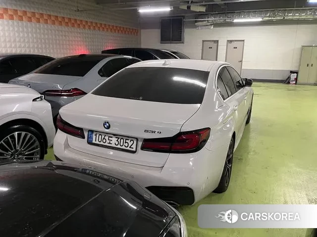 BMW 5 Series (G30) 2022 Белый из Кореи, фото 4